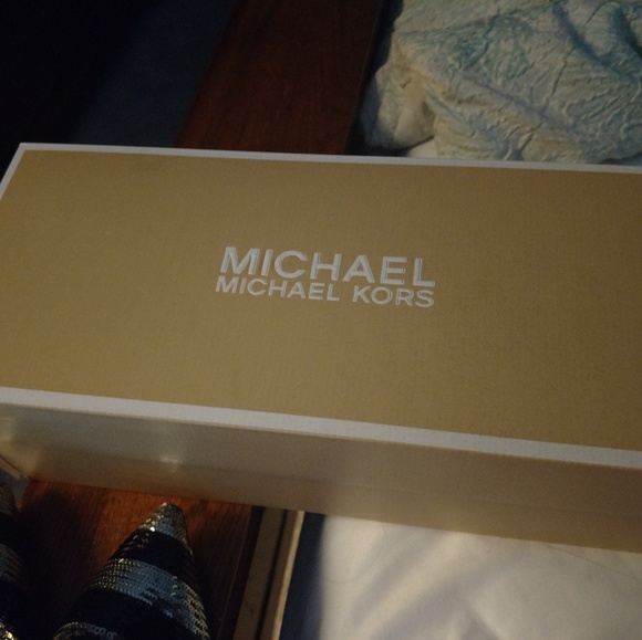 Women's Michael Kors flats - Picture 2 of 6